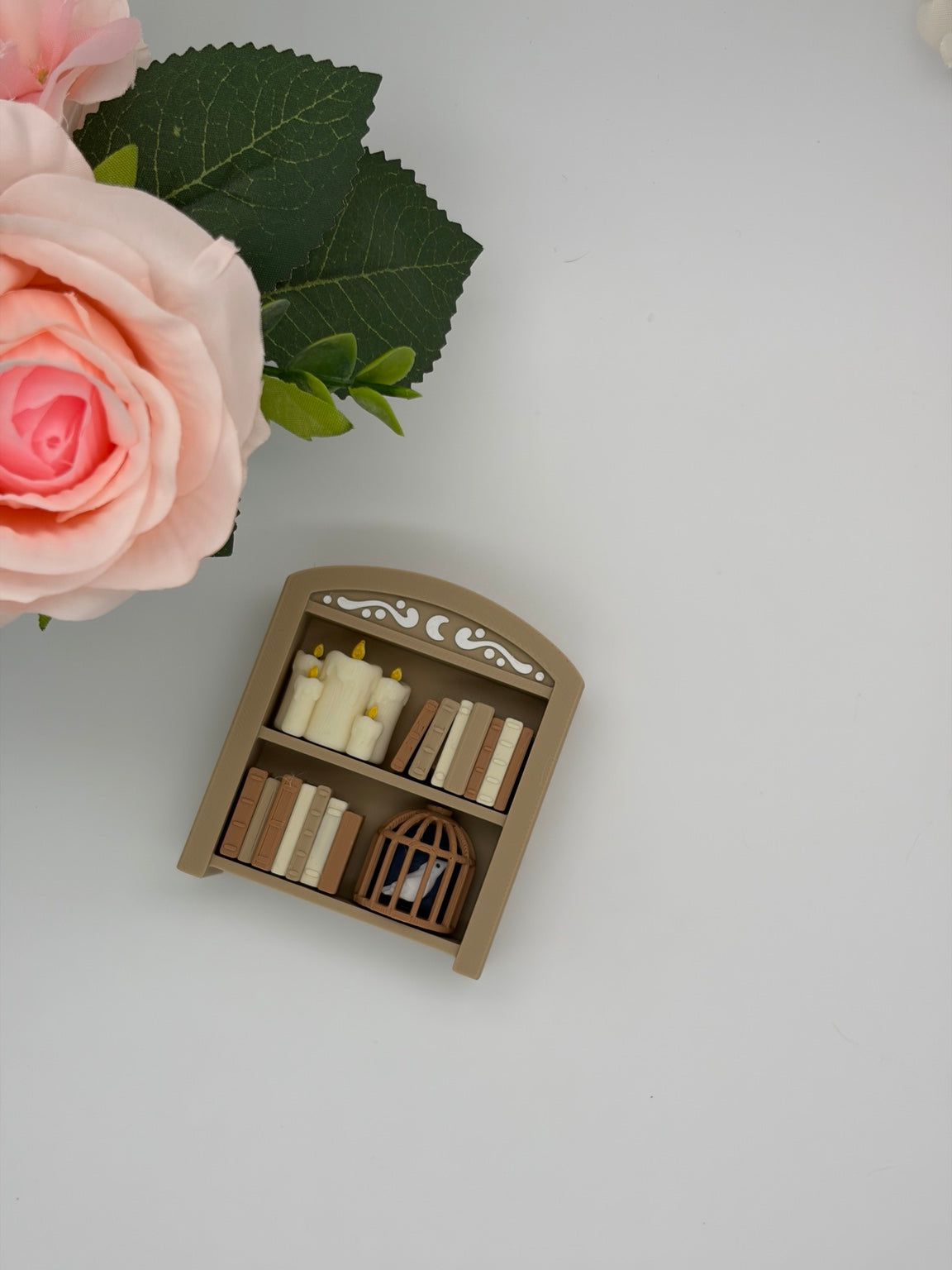 Bookshelf Arched Tan Clicker
