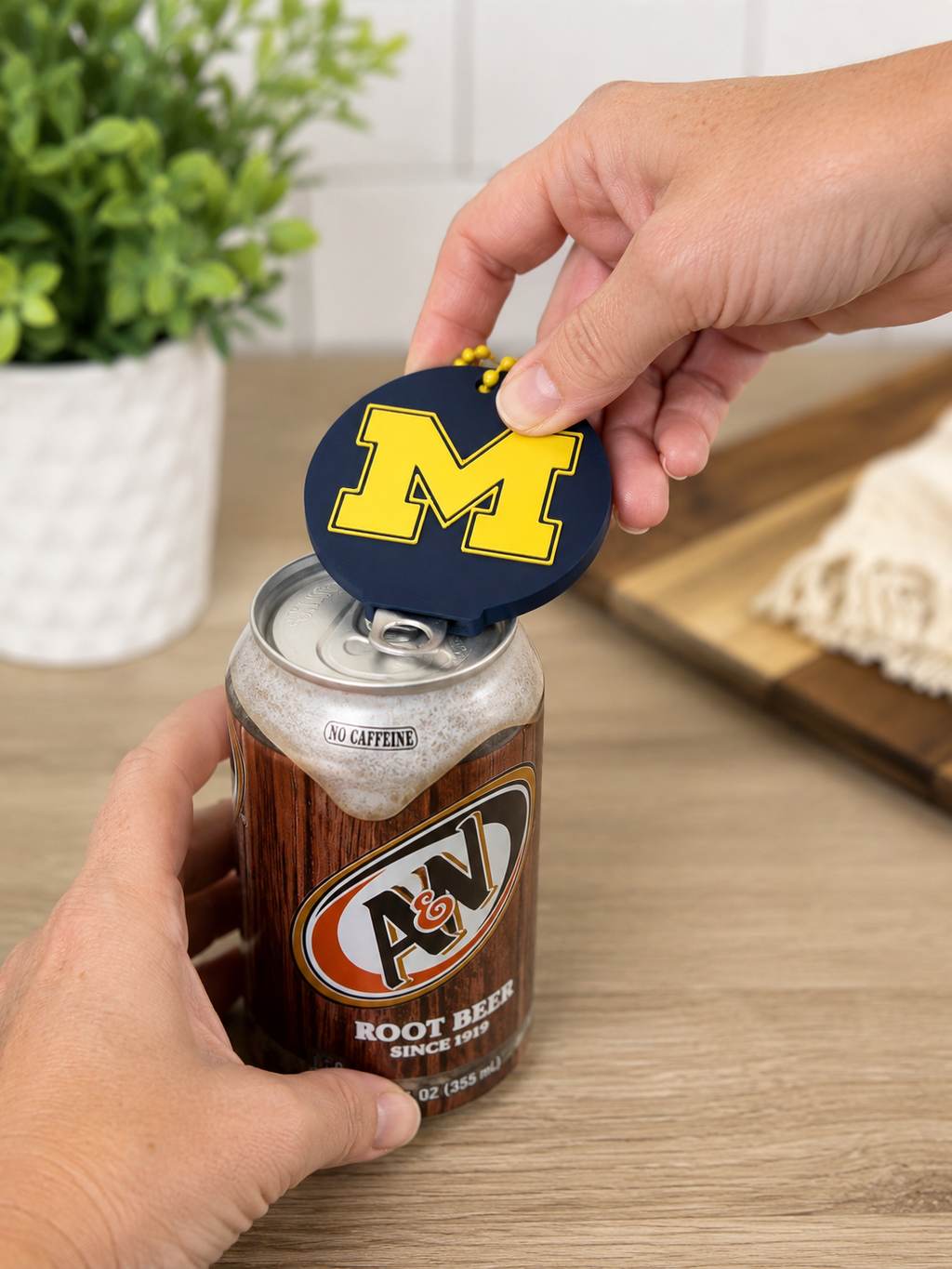 Can Opener "M"